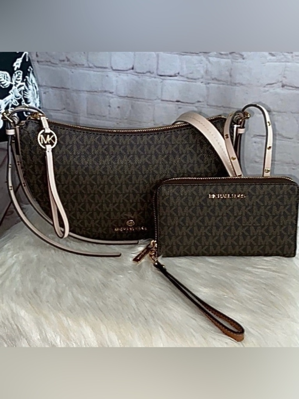 Michael Kors CAMDEN Messenger/JET SET TRAVEL Wallet 2pc Set